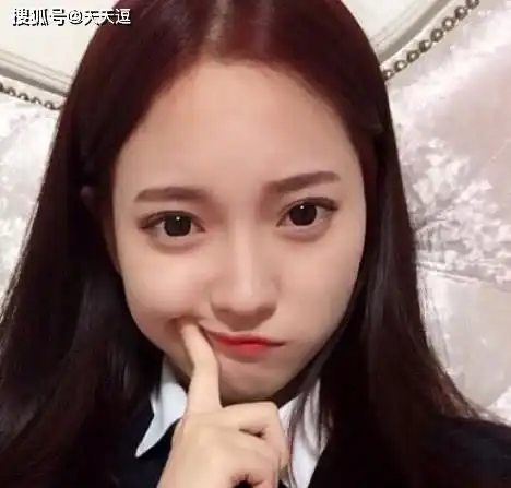 搞笑gif趣图年纪大了,看不得这漂亮的姑娘