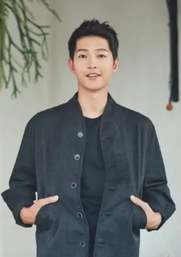  网友哥伦比亚偶遇宋仲基与偶像对话相当有趣