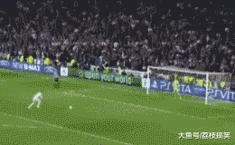 搞笑gif大爷就是大爷,托个车都玩的这么6,好开心呀  搞笑gif大爷就是大爷,托个车都玩的这么6,好开心呀