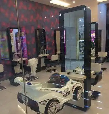  开心笑话表哥结婚那天,来了一个陌生人,给了一个大大的红包