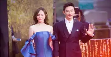  唐嫣高调亮相活动,妥妥的冰美人既视感,背对镜头花式比心