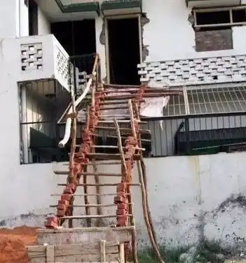 搞笑gif第一次带女友回家,她看见俺家的房子就说要分手  搞笑gif第一次带女友回家,她看见俺家的房子就说要分手