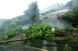  台湾宜兰遭台风鲇鱼袭击积水严重