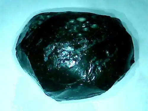 陨石黑钻石原石图片