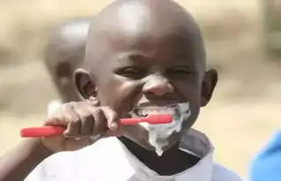 早上不刷牙喝水,等于在喝细菌  早上不刷牙喝水,等于在喝细菌