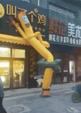  搞笑gif动图瞧人家的装备多先进,难怪我们总是抢不到红包呢