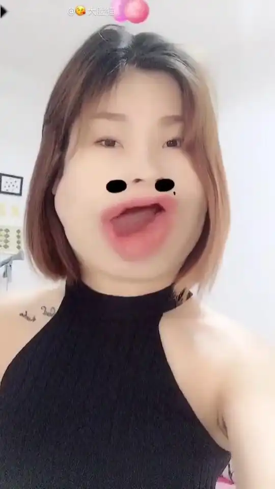  漂亮妹子搞笑视频惹人笑