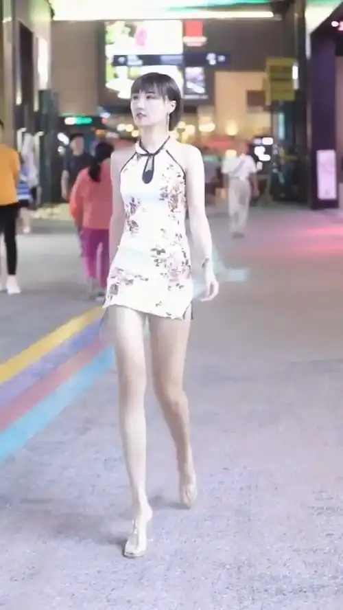  长腿美女街拍分享