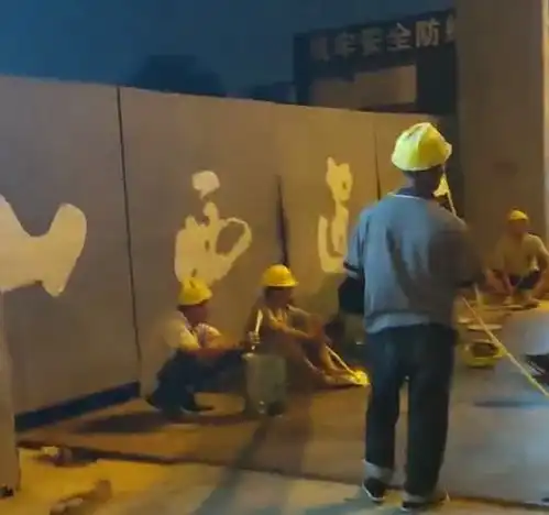  太原这家楼盘火了工人在门口敲锣打鼓,竟是为了讨薪