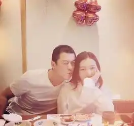  李亚鹏生日,女儿李嫣晒童年合影为其庆生,网友搞怪照片超有爱
