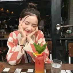  青春搞怪逗比女生头像