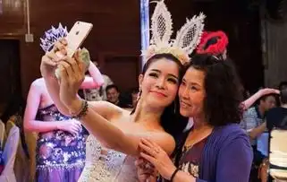  泰国最美人妖皇后,成名后恢复男儿身,削发取出假体做和尚