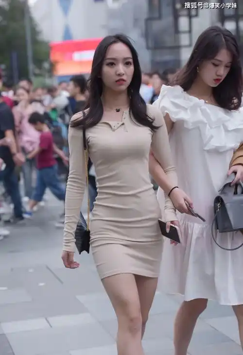  搞笑段子早上我冲进办公室,差点撞到老板陪同的女士