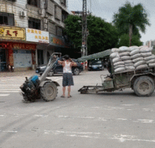  搞笑的gif动图千万别带孩子去一些地方,