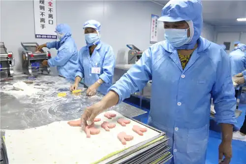  彩色果蔬卡通花样馒头,阜南这家儿童面点畅销全国