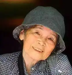 看到这位老太太摔倒了,你可千万别扶  看到这位老太太摔倒了,你可千万别扶