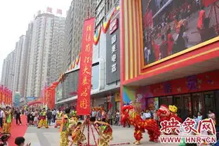  郑州一购物中心搞周年庆数百名大妈排队买半价品