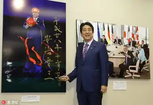  安倍参加年度新闻图片展与自己马里奥照片开心合影