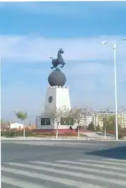 立马滚蛋图片搞笑雕塑