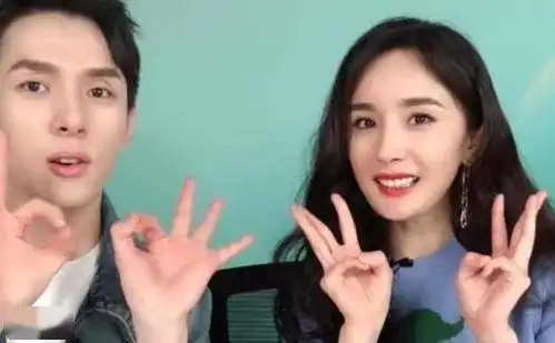  邓伦看李佳琦涂口红秒,没见过世面的样子引爆笑,真憨憨直男