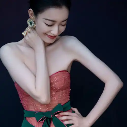  倪妮娇羞性感图片