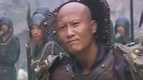  魔头打败少林高手铁头功,竟敢让方丈下跪,不料自讨苦吃