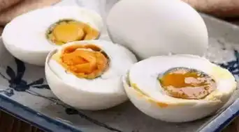  从咸菜到甜品,一枚咸鸭蛋的甜美蜕变