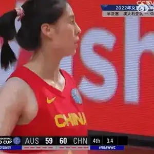  有多少人是这种状态王思雨关键罚球时球迷双手合十祈祷