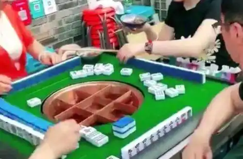  成都实行两点一线上下班模式,都复产复工了,还搞这些干嘛
