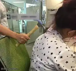  搞笑图片美女这么认真做饭,一定很好吃