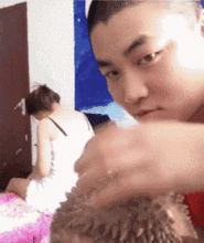  搞笑gif哥们,你这样坑你媳妇,难道就不害怕吗