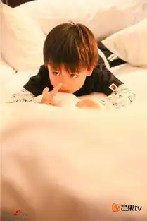 爸爸4亮仔搞怪做鬼脸被窝照软萌似猫咪组图  爸爸4亮仔搞怪做鬼脸被窝照软萌似猫咪组图