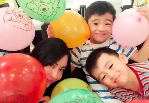 3胎在张柏芝心中地位如何这个细节便能看出,前俩儿子没这待遇  3胎在张柏芝心中地位如何这个细节便能看出,前俩儿子没这待遇