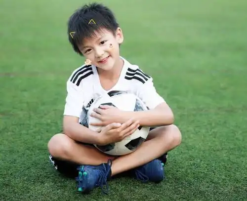 当年他帅不过小亮仔,萌不过安吉,才2年时间竟完全逆袭  当年他帅不过小亮仔,萌不过安吉,才2年时间竟完全逆袭