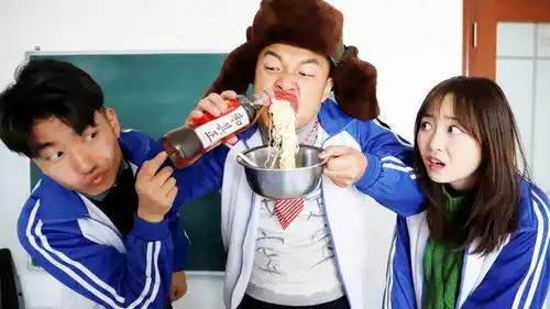  搞笑剧阿宝上火嘴变成香肠嘴,不料吃一个星期凉茶火锅嘴竟好了