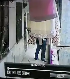  变态桂林一男子大白天去偷女性内衣裤