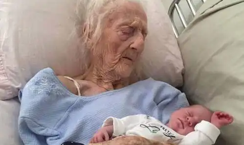  婴儿肚子里一住就是61年妈妈91岁了偶然去医院才发现