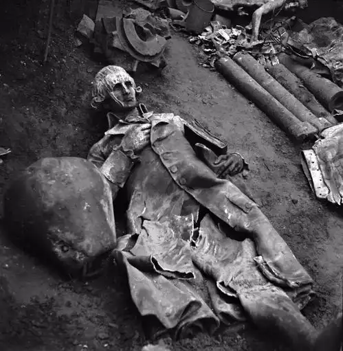 老照片纳粹德国统治下的法国,上万件金属雕塑被销毁  老照片纳粹德国统治下的法国,上万件金属雕塑被销毁