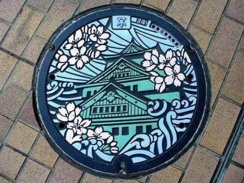  画井盖上瘾的日本人,搞了个秒变路灯的井盖不怕被偷走么
