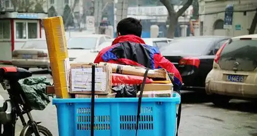  遍地外卖员快递员,成千万人的选择,曹德旺也搞不懂