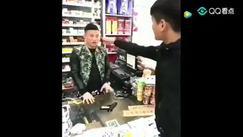  搞笑视频店进歹徒,看老板怎么让其束手就擒