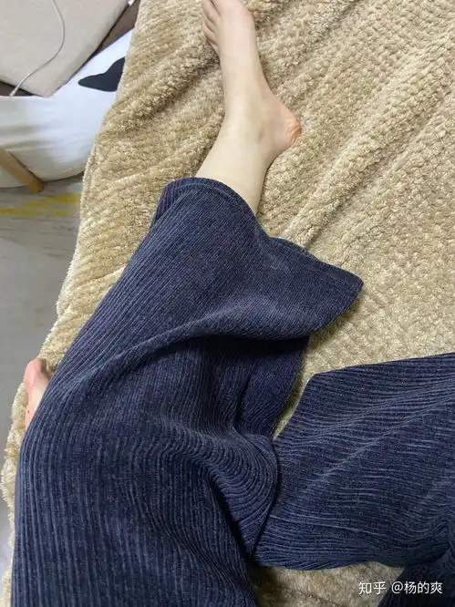  一条有温度的直筒裤穿上如行云流水般