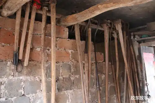 看图说话一位莱阳农村老爷爷家里请的灶王像  看图说话一位莱阳农村老爷爷家里请的灶王像