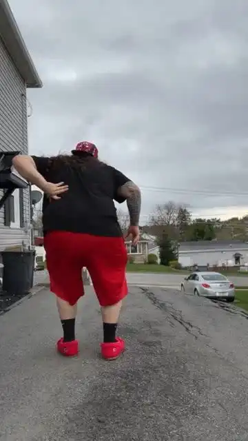  外国的胖子也是这么灵活吗,也太好笑了恶搞男子