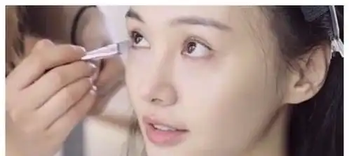 空间搞笑说说带图片化妆