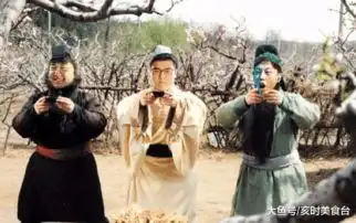  绝地求生官方恶搞,韦神,小海和run结拜成三兄弟,韦神表示很慌