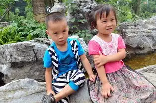 双12搞笑图片双胞胎