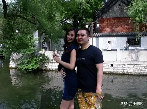  车模翟凌遇渣男爆出不雅视频,声名尽毁,如今已婚定居国外