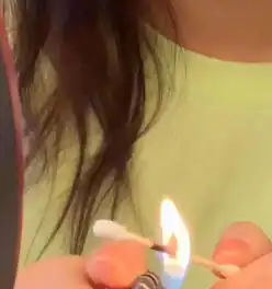  别人都是用睫毛夹,林允却是用这个烫睫毛,难怪她的睫毛又长又卷