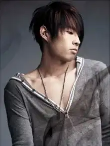 有图片,看看我的是什么脸型适合什么发色跟发型  有图片,看看我的是什么脸型适合什么发色跟发型